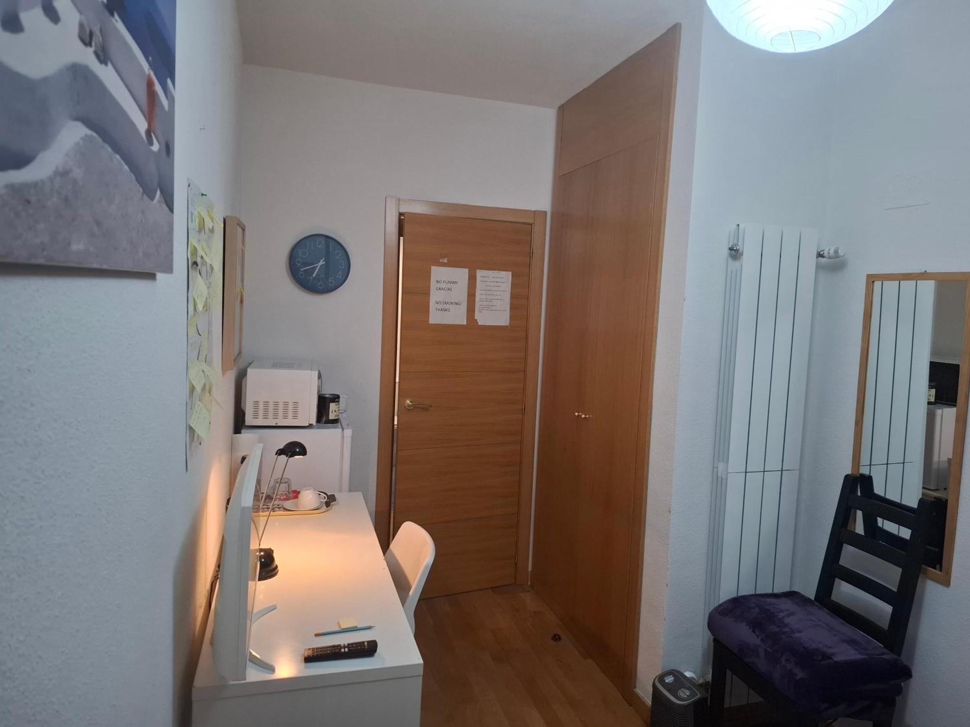 Habitaciones Individuales Wifi Tv Microondas Cerca Del Aeropuerto Madrid Habitacion Grande Wc Privado O Habitacion Pequena Wc Compartido Muy Tranquilas Bien Comunicadas Tren Metro Bus Facil Aparcamiento San Sebastián de los Reyes Exterior foto